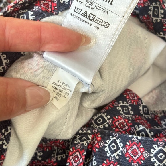 Gap Patterned Women's Shorts Red Blue Paisley Print NWT Size 6 - Picture 6 of 7